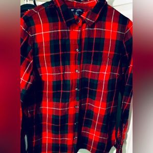 Women’s GAP  Petite XS Coupe Boyfriend Fit Style Collared Plaid Shirt